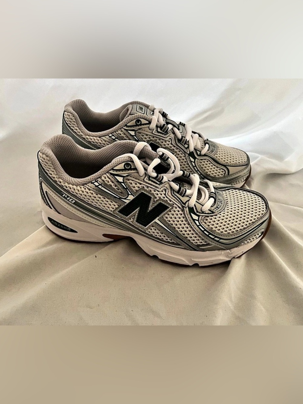 New Balance 740 Sneakers Green & White BNWT 6.5W